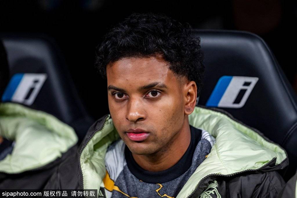 争议不断！西甲裁判穆尼兹连续判罚引热议 皇马塞维利亚战VAR频频纠错